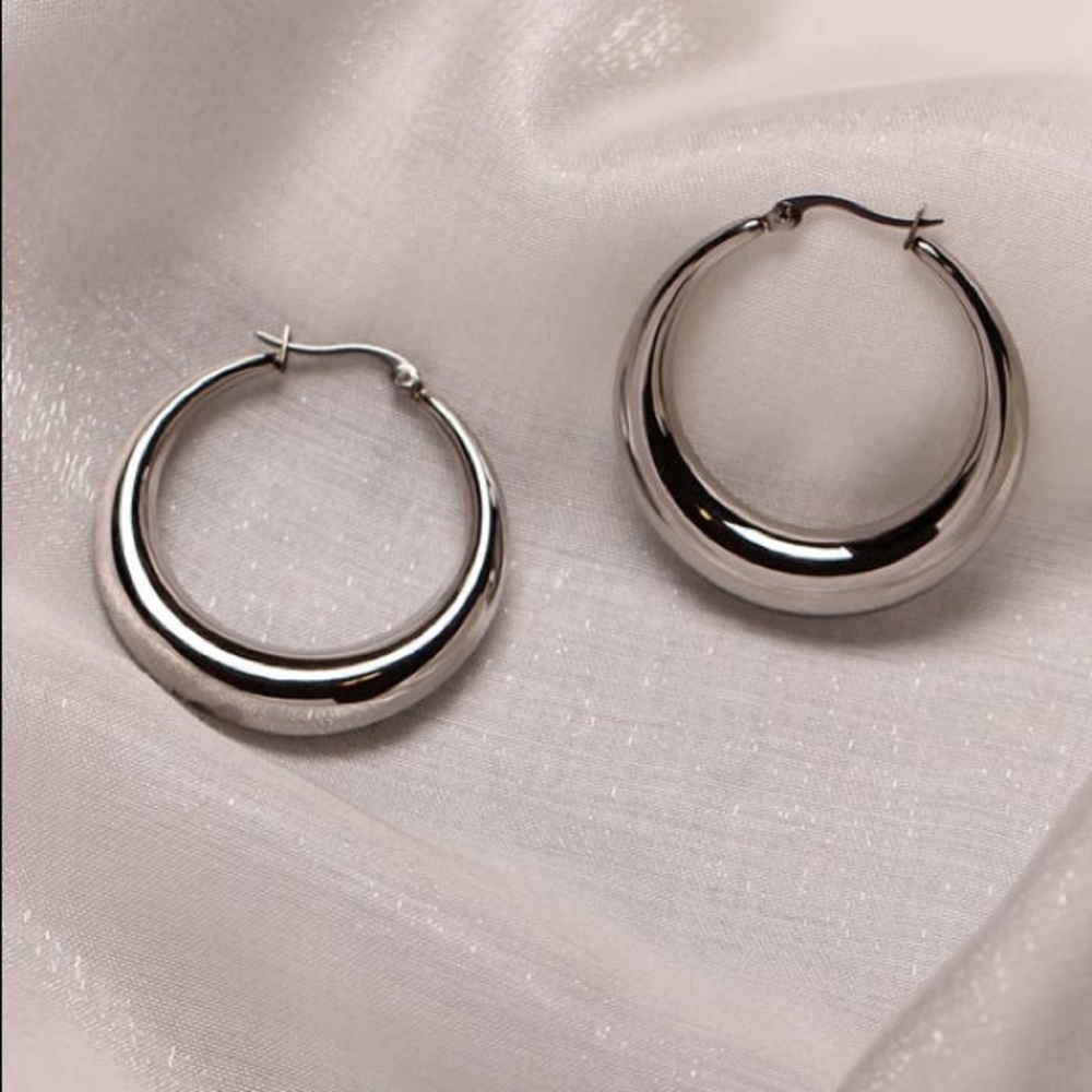 Smooth circle hoop earrings